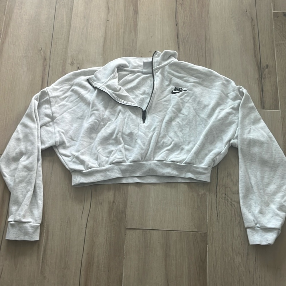 cropped nike collared sweatshirt
